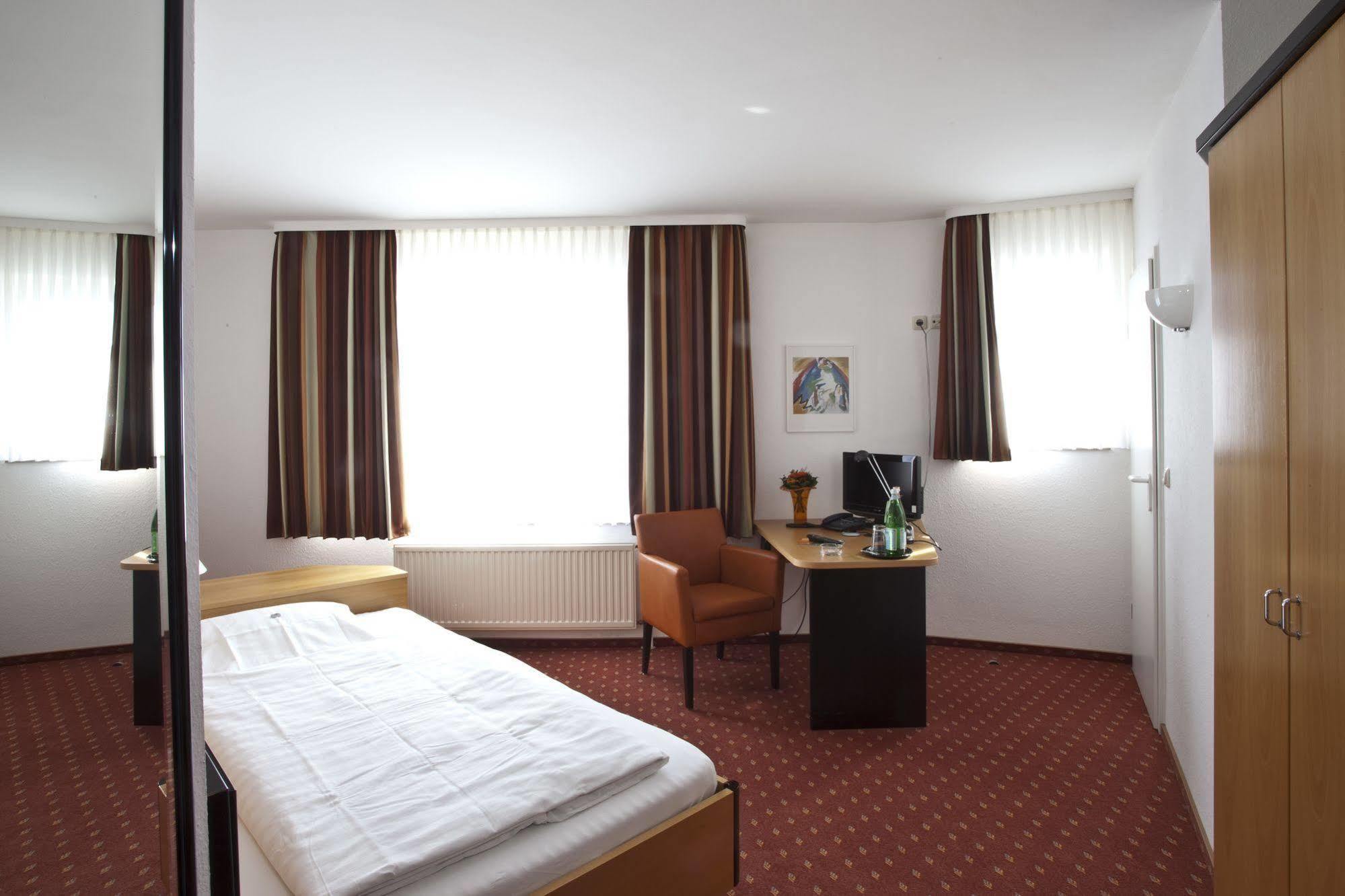 Hotel Am Braunen Hirsch Celle Exterior photo
